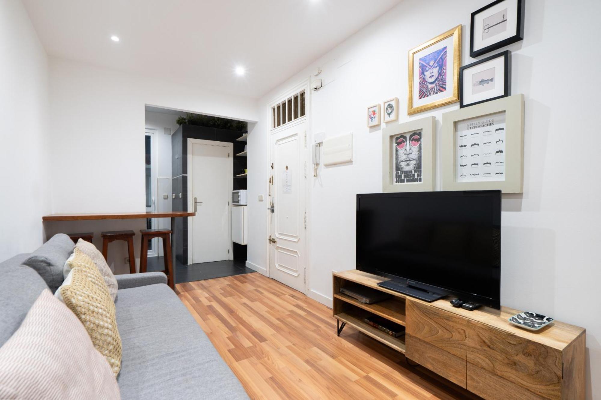 Apartamento En La Plaza De Lavapies Alquiler Temporal Madrid Exterior photo