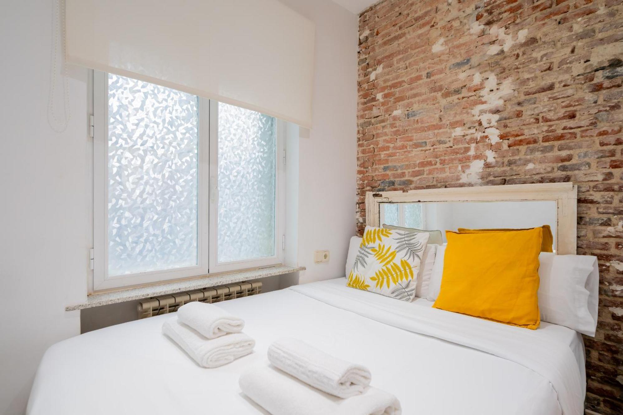 Apartamento En La Plaza De Lavapies Alquiler Temporal Madrid Exterior photo